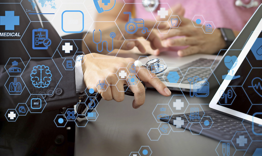médicos y computadores